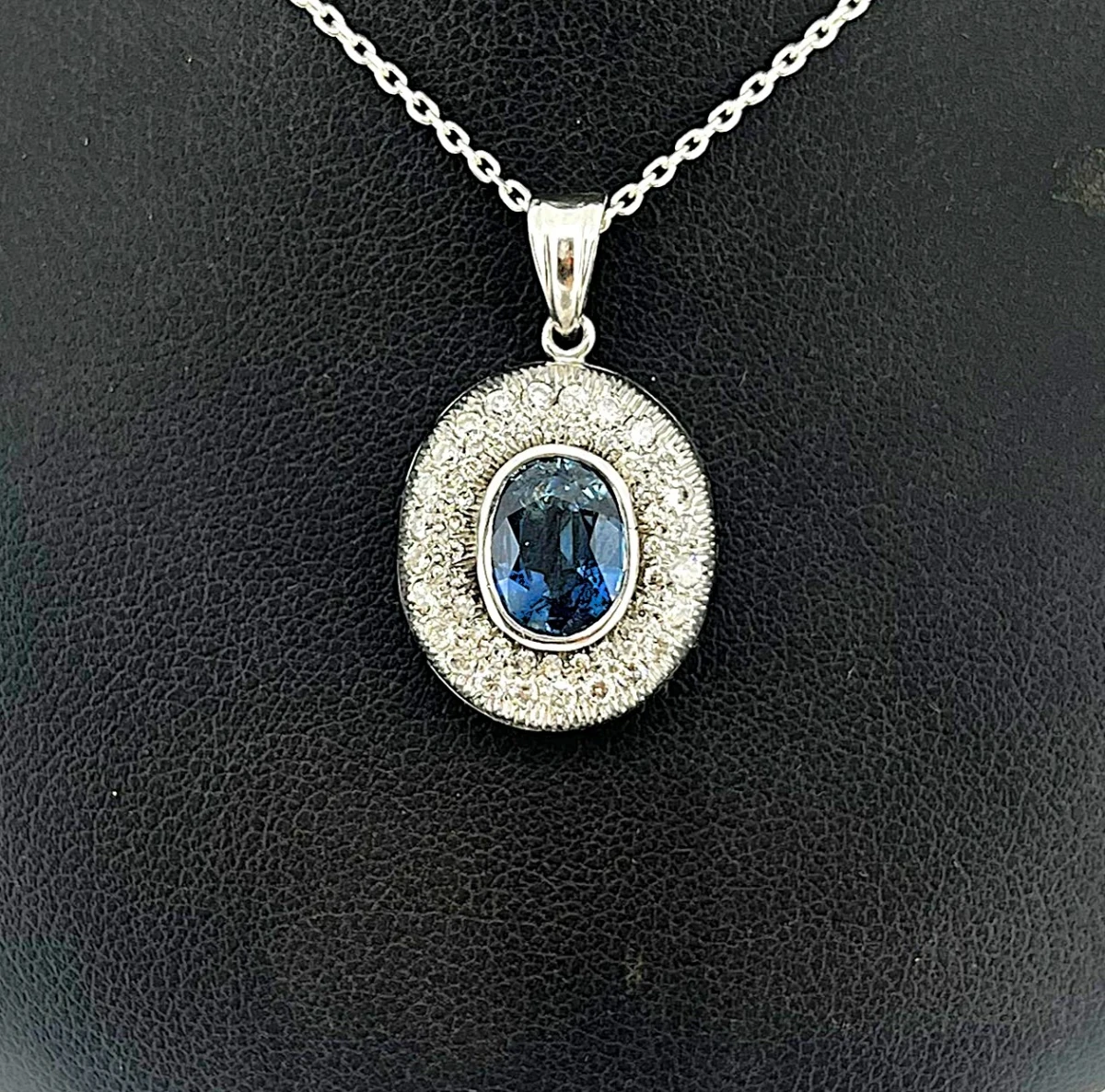 2.80ct Sapphire & 1.00ct Diamond Pendant - 18ct White Gold 4.2g