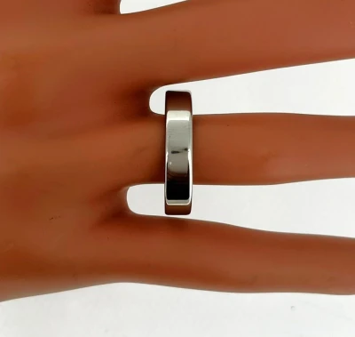 Platinum 5mm Flat Court Wedding Band 12.7g