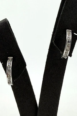Solid Silver & Cubic Zirconia Hinged Huggies Style Hoop Earrings 3.6g ( 15.3 x 16.2 x 2.9mm )