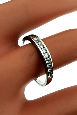0.25ct Diamond & 18ct White Gold Half Channel set Band 2.1g