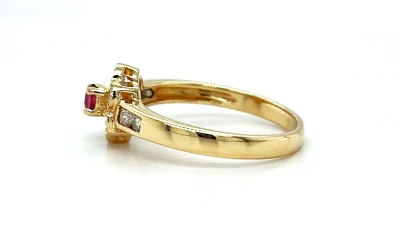 0.10ct Ruby & 0.25ct Diamond Cluster Ring - 9ct Gold 2.0g