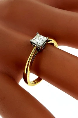0.50ct Natural Diamond & 18ct Gold Solitaire Ring 3.3g