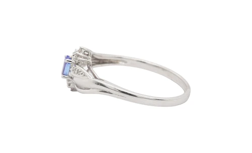 0.25ct Tanzanite & Diamond Dress Ring- 18ct White Gold 3.6g