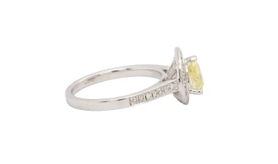 0.84ct Natural Yellow/White Diamond & 18ct White Gold Halo Ring 3.6g