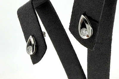 0.25ct Diamond & 18ct White Gold Pear Shape Stud Earrings 1.6g