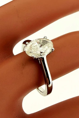 1.50ct Oval Diamond & 18ct White Gold Solitaire Ring 3.3g