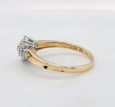 0.50ct Diamond & 9ct Gold Cluster Ring  - 2.7g