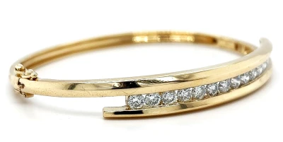 1.99ct Diamond & 14ct Gold Cross Over Bangle 17.4g 7.5 Inch