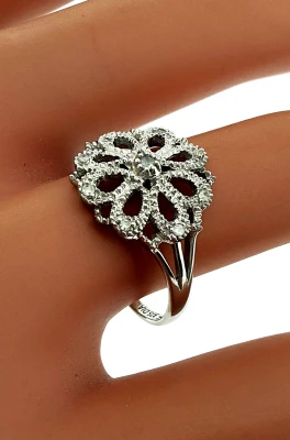 0.10ct Diamond & 9ct White Gold Flower/Dress Ring 2.07g