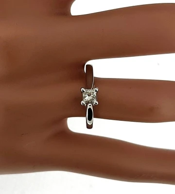 0.42ct Natural Diamond & 9ct White Gold Solitaire Ring 2.5g