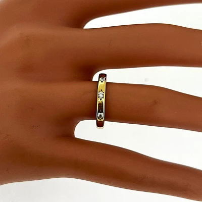 0.05ct Diamond & 18ct Gold 3mm Wedding Band 3.7g