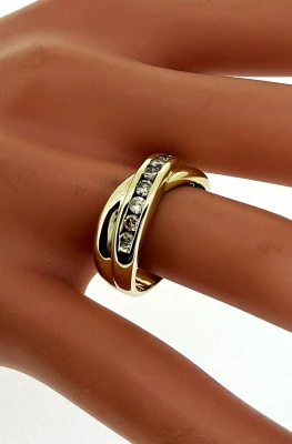 0.50ct Diamond & 9ct Gold 7.5mm Cross Over Band -4.0g