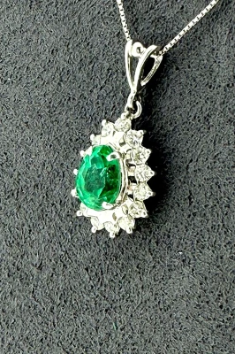 0.78ct Emerald & 0.30ct Diamond - Platinum 4.1g 16 Inch