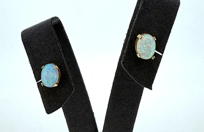 Opal & 9ct Gold Stud Earrings (8.00mm x 6.00mm) 1.2g