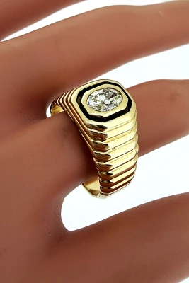 0.57ct Oval Diamond & 14ct Gold Signet Ring 8.2g