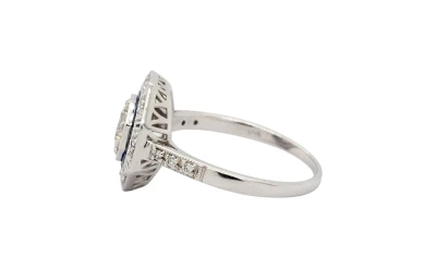 0.95ct Natural Sapphire & Diamond Halo Ring - 18ct White Gold 3.6g
