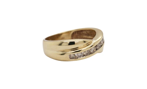 0.50ct Diamond & 9ct Gold 7.5mm Cross Over Band -4.0g