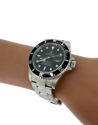Rolex 40mm Submariner Date -Stainless Steel 2009 Box & Papers : Model 16610