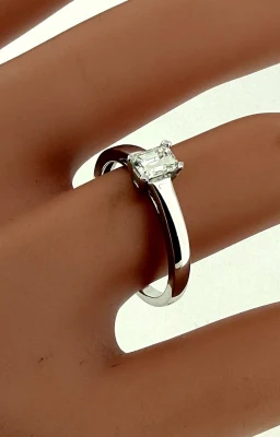 0.33ct Diamond & 18ct White Gold Solitaire Ring 2.4g