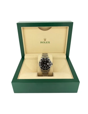 Rolex 40mm Submariner Date -Stainless Steel 2009 Box & Papers : Model 16610
