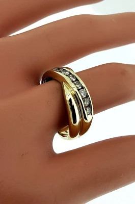 0.50ct Diamond & 9ct Gold 7.5mm Cross Over Band -4.0g