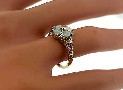 Opal & 0.10ct Diamond -9ct Gold Dress Ring 2.5g