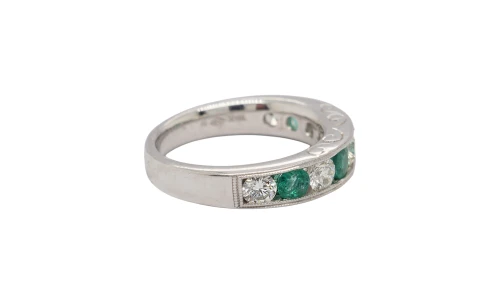 0.60ct Emerald & 0.87ct Diamond Band-18ct White Gold 6.56g