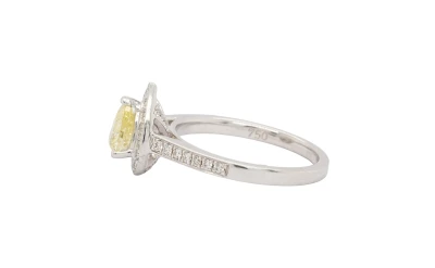 0.84ct Natural Yellow/White Diamond & 18ct White Gold Halo Ring 3.6g