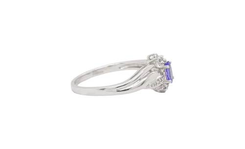 0.25ct Tanzanite & Diamond Dress Ring- 18ct White Gold 3.6g
