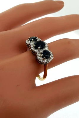 1.50ct Sapphire & 0.25ct Diamond Trilogy/Halo Ring- 18ct Gold 4.7g