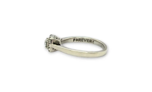 0.25ct Diamond & 18ct White Gold Halo/Solitaire Ring 3.0g