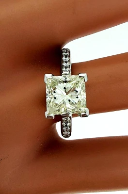 2.50ct Diamond & 18ct White Gold Solitaire Ring 5.1g