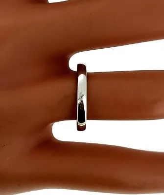 2.5mm Slight Court Wedding Band 9ct White Gold 2.1g