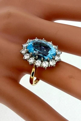 7.00ct Topaz & 1.40ct Diamond Dress Ring 18ct Gold 7.5g