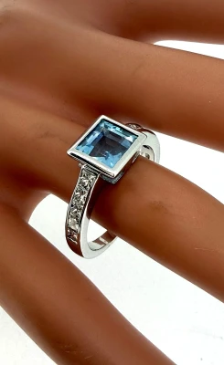 2.00ct Aquarmarine & 0.50ct Diamond/Platinum Dress Ring 7.8g