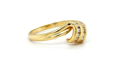 0.10ct Diamond & 18ct Gold Twist Ring 2.4g