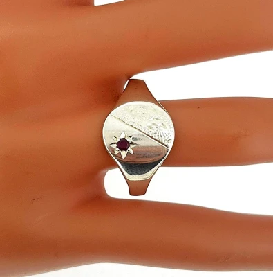0.05ct Garnet & Sterling Silver Signet Ring 4.4g