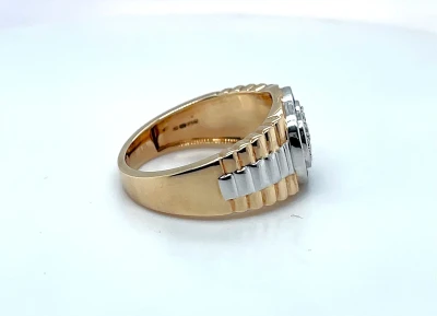 0.25ct Sapphire & 0.23ct Diamonds Gents Ring - 9ct Gold 7.4g