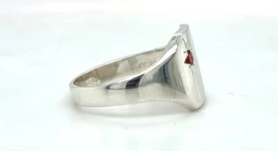 0.05ct Garnet & SIlver  Signet Ring 5.0 g - 13.3mm