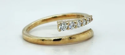 0.22ct Lab Grown Diamond & 9ct Gold Cross Over Ring 2.2g