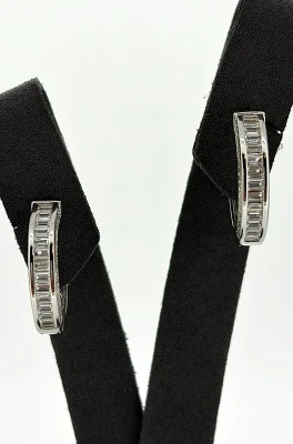 Solid Silver & Cubic Zirconia Hinged Oval Hoop Earrings 6.0g ( 20.5 x 19.5 x 4.5mm )