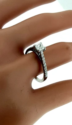 0.88ct Natural Diamond & Platinum Solitaire Ring 3.4g