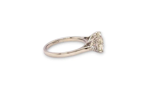 2.27ct Natural Diamond & Platinum Solitaire Ring ( 2.03ct centre) 5.13g