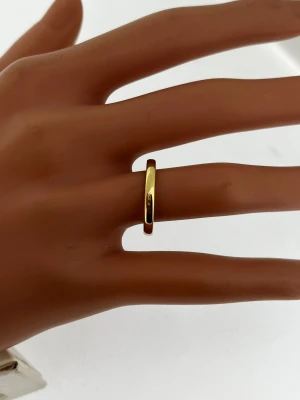 18ct Yellow Gold 2.5mm Slight Court Wedding Band 3.0g