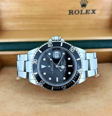 Rolex 40mm Submariner Date -Stainless Steel 2004 Box & Papers Model: 16610