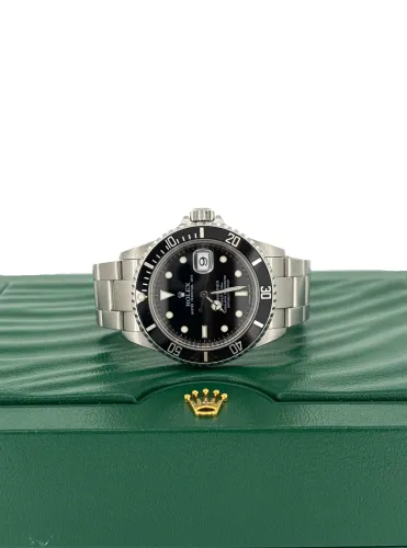Rolex 40mm Submariner Date -Stainless Steel 2009 Box & Papers : Model 16610