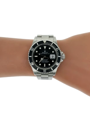 Rolex 40mm Submariner Date -Stainless Steel 2009 Box & Papers : Model 16610