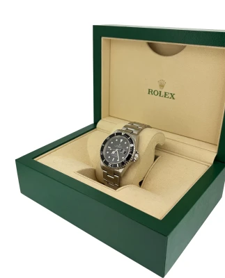 Rolex 40mm Submariner Date -Stainless Steel 2009 Box & Papers : Model 16610