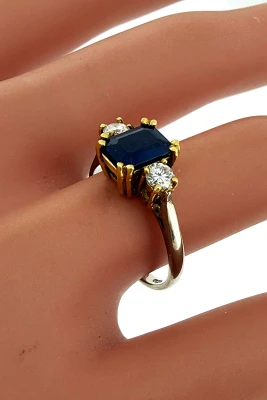 0.70ct Sapphire & 0.20ct Diamond Trilogy Ring-18ct Gold 3.18g