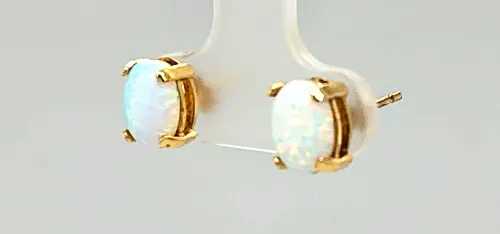 Opal & 9ct Gold Stud Earrings (8.00mm x 6.00mm) 1.2g